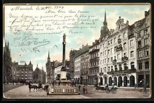 AK München, Marienplatz, gestanztes Denkmal, Hotel Peter Hof, Kutschen und Passanten