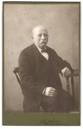 Fotografie Th. Molsberger, Halle a. S., Geiststrasse 50, Portrait eines älteren Mannes
