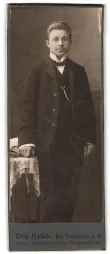Fotografie Otto Kelch, Bad Freienwalde a. O., Brunnenstr. 9c, Junger Mann im Anzug