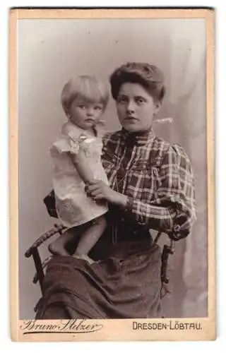 Fotografie Bruno Stelzer, Dresden-Löbtau, Reisewitzerstrasse 20, Mutter mit Kind