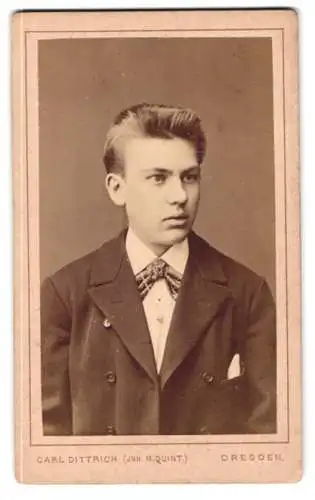 Fotografie Carl Dittrich, Dresden, Am See 35, Porträt eines jungen Mannes