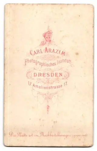 Fotografie Carl Arazim, Dresden, Amalienstrasse 17, Porträt einer Frau mit eleganter Frisur
