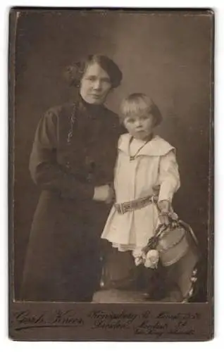 Fotografie Gerh. Knies, Königsberg /Pr., Münzstrasse 25-26, Mutter mit Kind