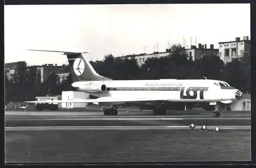 Fotografie Fotograf P. Müller, Ansicht Berlin-Tempelhof, Flugzeug Tupolew TU-134 Polskie Linie Lotnicze SP-LGC