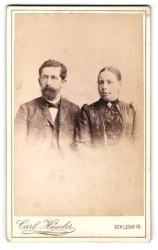 Fotografie Carl Hüseler, Schleswig, Stadtweg 147, Ehepaar im Atelier