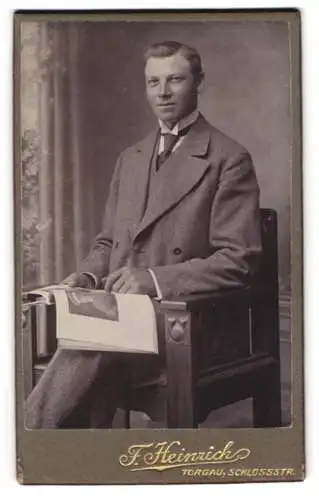 Fotografie F. Heinrich, Torgau, Schlossstr. 13, Eleganter Herr im Anzug