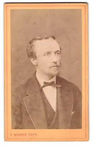 Fotografie F. Wunder Sohn, Hannover, Schiller-Strasse 24, Porträt eines Herren