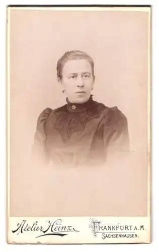 Fotografie Atelier Heinz, Frankfurt am Main, Brückenstrasse 54, Portrait einer Frau