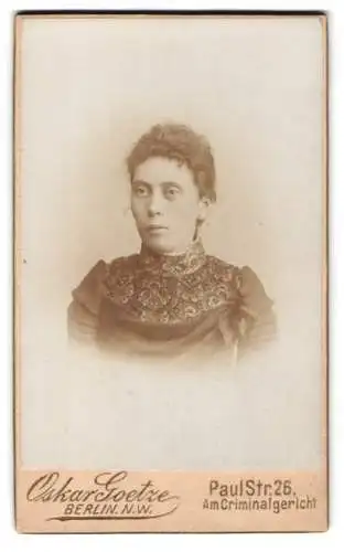 Fotografie Oskar Goetze, Berlin, Paul Str. 26, Porträt einer Frau