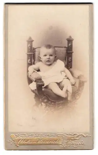 Fotografie F. Heinrich, Torgau, Schlossstrasse 476, Porträt eines Kleinkinds