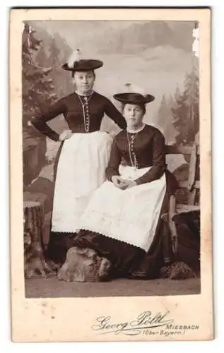 Fotografie Georg Pöltl, Miesbach, Oberbayern, Frauen in traditioneller Tracht