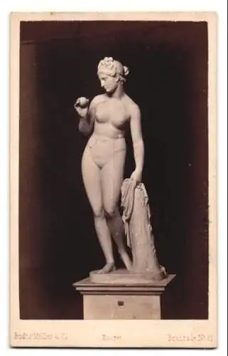 Fotografie Budtz Müller & Co., Kopenhagen, Bredgade 21, Skulptur einer stehenden Frau