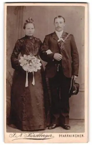Fotografie J. N. Fürstberger, Pfarrkirchen, Bahnhofstrasse 241, Hochzeitskleidung eines Paares