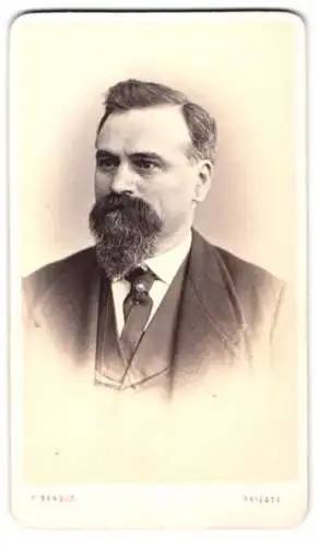 Fotografie F. Benque, Trieste, Porträt eines Mannes mit Bart