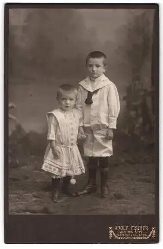 Fotografie Adolf Fischer, Weida i. Th., Geraerstr. 27-29, Zwei Kinder in eleganter Kleidung