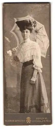 Fotografie Globus Atelier, Berlin, Leipziger Str. 132/133, Frau mit Sonnenschirm