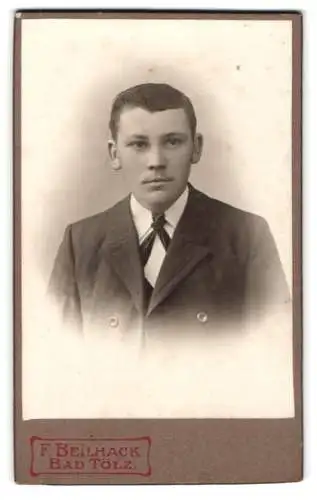 Fotografie F. Beilhack, Bad Tölz, Ludwigstrasse 4, Portrait eines jungen Knaben