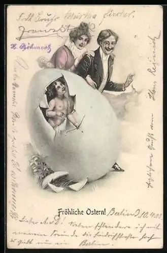AK Amor schlüpft aus einem Osteri und sieht zu zwei Menschen auf, Fröhliche Ostern