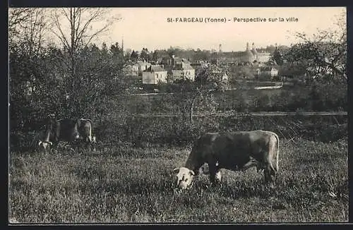 AK St-Fargeau /Yonne, Perspective sur la ville avec des vaches au premier plan