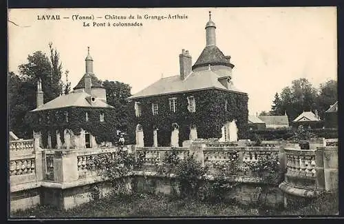 AK Lavau /Yonne, Château de la Grange-Arthuis, Le Pont à colonnades
