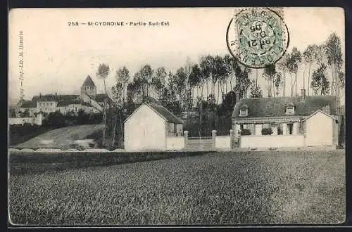 AK St-Cydroine, Partie Sud-Est avec vue sur le village et les champs environnants