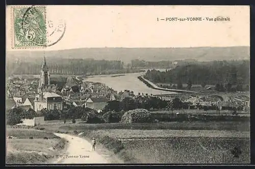 AK Pont-sur-Yonne, Vue générale du village et de la rivière Yonne