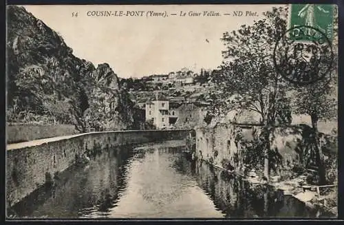 AK Cousin-le-Pont /Yonne, Le Gour Vallon et la rivière entourée de collines rocheuses