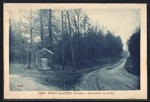 AK Bussy-en-Othe /Yonne, Carrefour en forêt