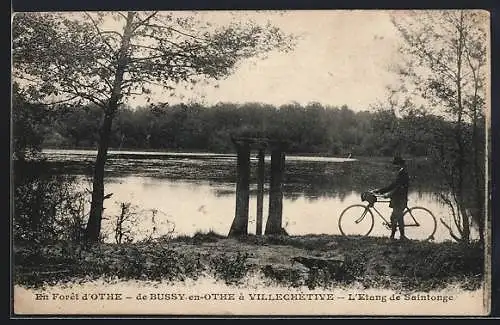 AK Bussy-en-Othe /Villechétive, L`Étang de Saintonge en Forêt d`Othe avec un cycliste