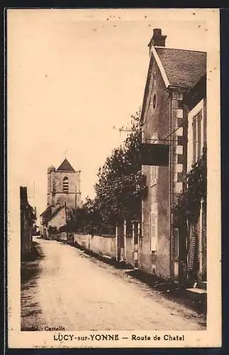 AK Lucy-sur-Yonne, Route de Chatel avec vue sur l`église et les maisons adjacentes