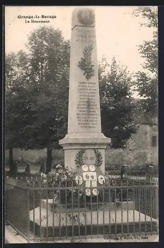 AK Grange-le-Bocage, Le Monument commémoratif entouré d`arbres et de fleurs