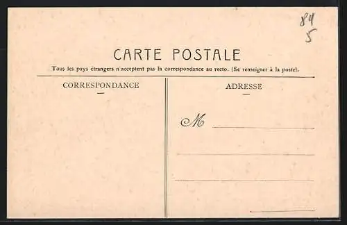AK Bassou, Partie Sud du village avec vue sur les bâtiments et la campagne environnante