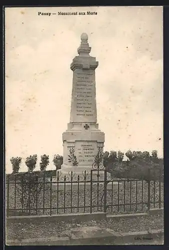 AK Passy, Monument aux Morts entouré de grilles et d`arbustes