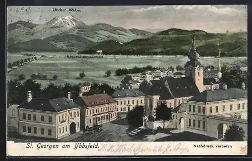 AK St. Georgen am Ybbsfeld, Totalansicht mit Strasse, Kirche und Bergpanorama mit Ötscher