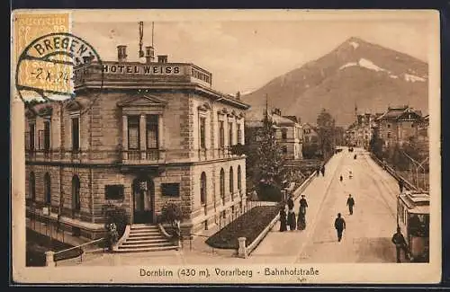 AK Dornbirn /Vorarlberg, Bahnhofstrasse mit Hotel Weiss und Gipfelblick aus der Vogelschau, Strassenbahn
