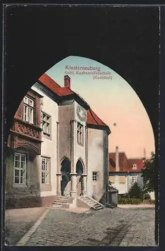 AK Klosterneuburg, Stiftl. Knabenvolksschule von der Strasse gesehen