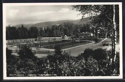 AK Bad Flinsberg i. Isergeb., Naturbadeanstalt mit Badegästen