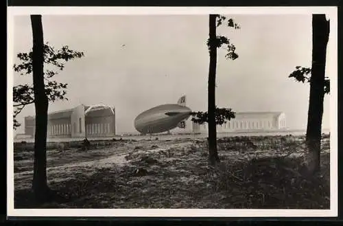 AK Frankfurt a. M., Zeppelin landet auf dem Luftschiffhafen Rhein-Main