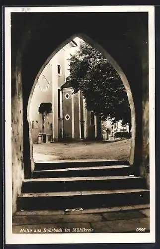 AK Rohrbach im Mühlkreis /Oberdonau, Kirche durch Tor gesehen