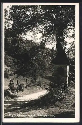 AK St. Georgen a. Reith, Krippstrasse mit Kapellchen