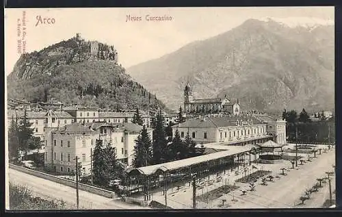 AK Arco, Neues Curcasino mit Anlagen, Burg und Bergpanorama aus der Vogelschau