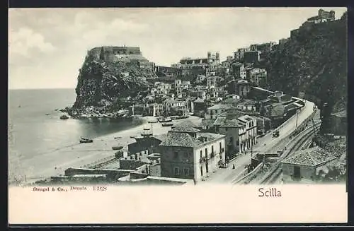 AK Scilla, Strassenpartie mit Blick auf das Meer