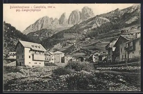 AK Campitello /Dolomitenstrasse, Ortsansicht geg. Langkofelgruppe