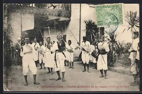 AK Madagascar, Danse guerriere de la sagaie