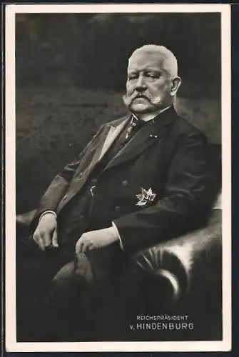 AK Reichspräsident von Hindenburg, Portrait mit Orden