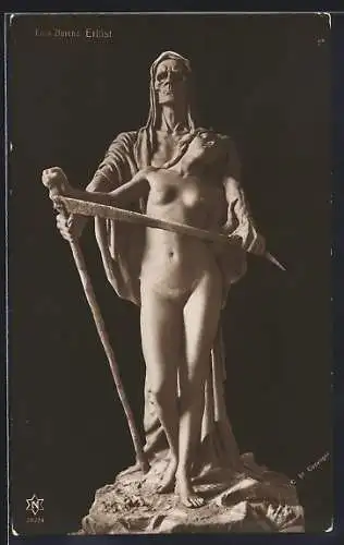 AK Skulptur Erlöst von Elna Borch, Frauenfigur liegt dem Tod in den Armen