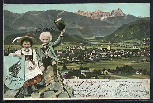 AK Villach, Ortsansicht mit Bergpanorama, Kinder in Tracht