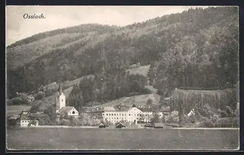 AK Ossiach, Ortspartie mit Kirche gegen den Berghang