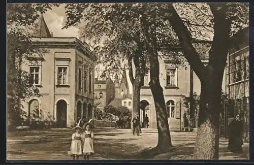 AK Ingolstadt, Paradeplatz mit Passanten