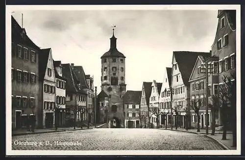 AK Günzburg a. D., Hauptstrasse mit Blick zum Tor